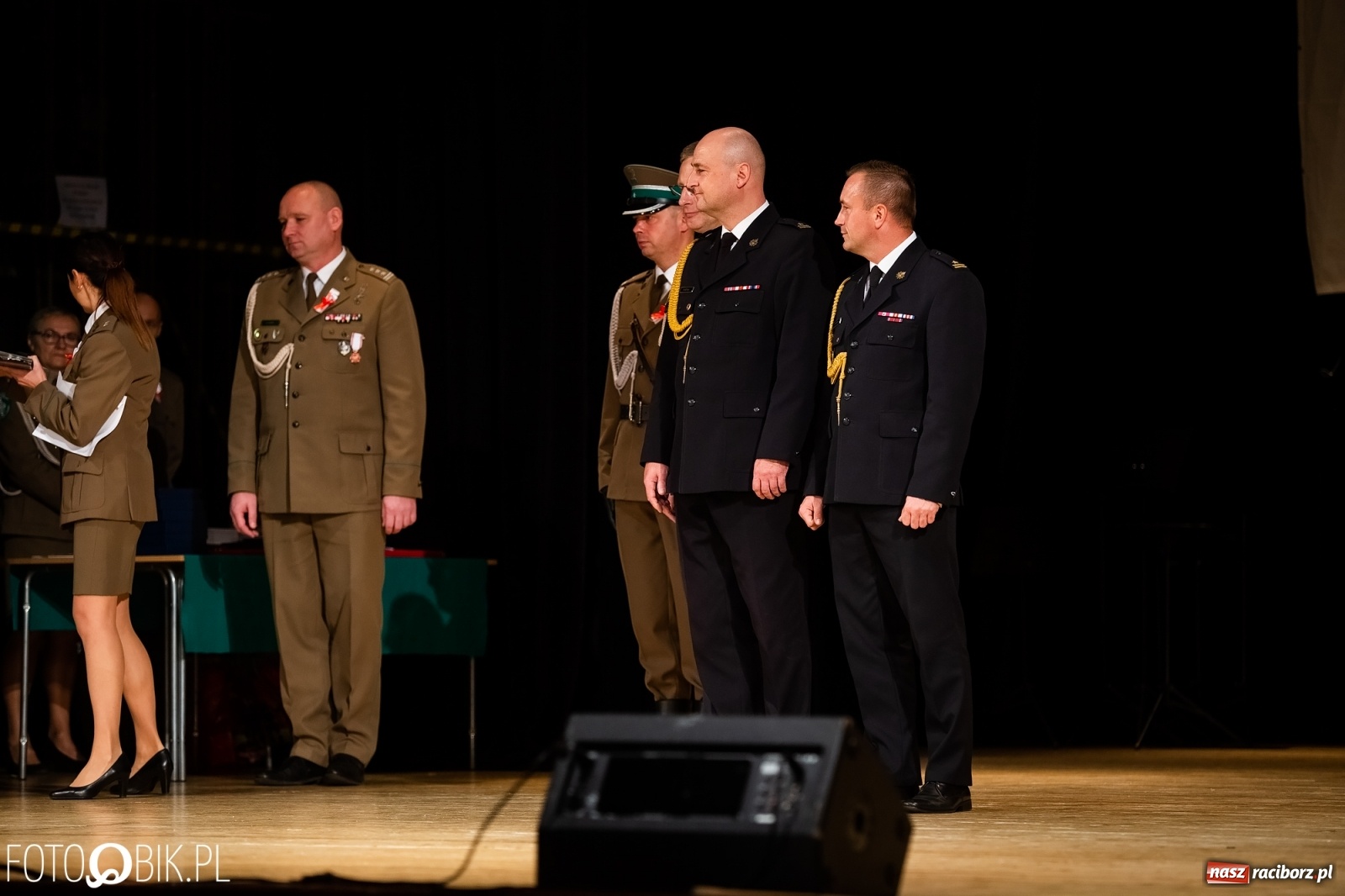 Zdjęcie w galerii na portalu naszraciborz.pl: Uroczysty apel z okazji Narodowego Święta Niepodległości i Dnia Służby Cywilnej wiadomości z regionu