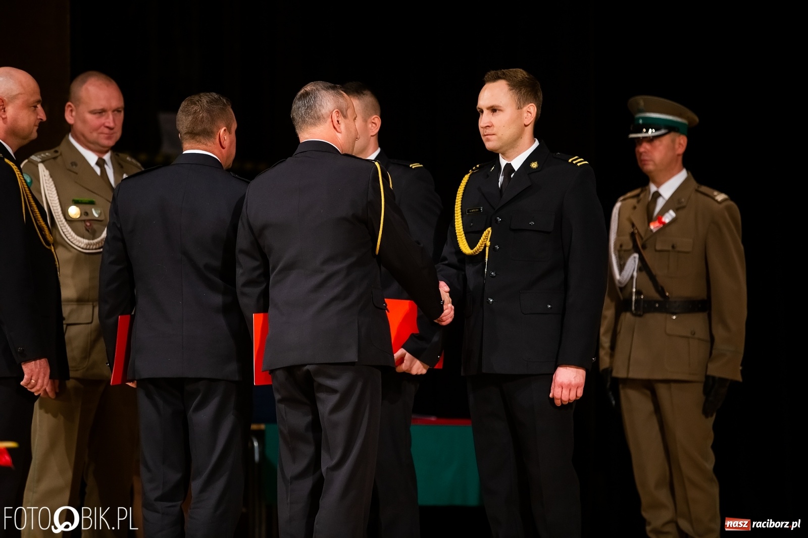 Zdjęcie w galerii na portalu naszraciborz.pl: Uroczysty apel z okazji Narodowego Święta Niepodległości i Dnia Służby Cywilnej wiadomości z regionu