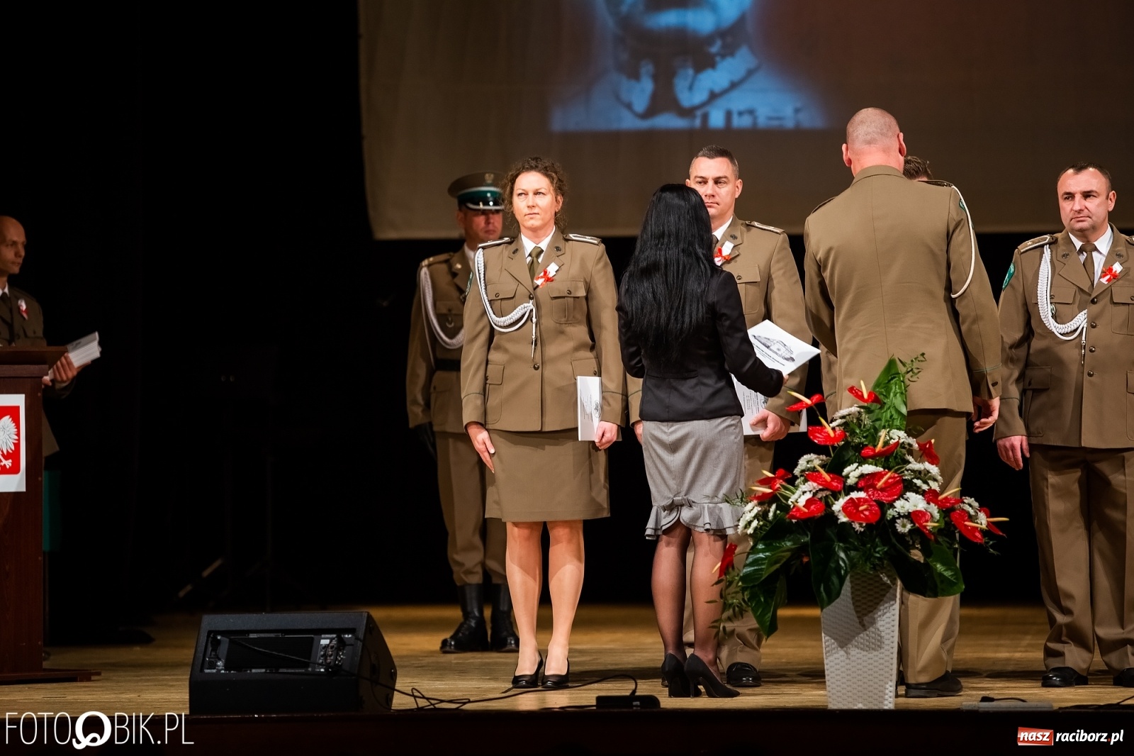 Zdjęcie w galerii na portalu naszraciborz.pl: Uroczysty apel z okazji Narodowego Święta Niepodległości i Dnia Służby Cywilnej wiadomości z regionu