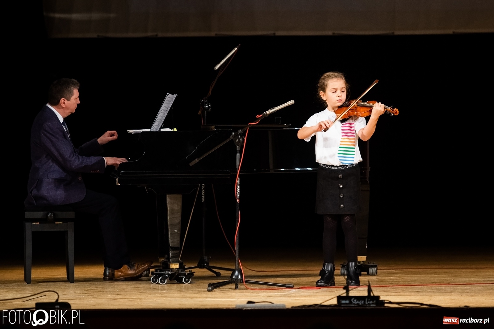Zdjęcie w galerii na portalu naszraciborz.pl: Uroczysty apel z okazji Narodowego Święta Niepodległości i Dnia Służby Cywilnej wiadomości z regionu