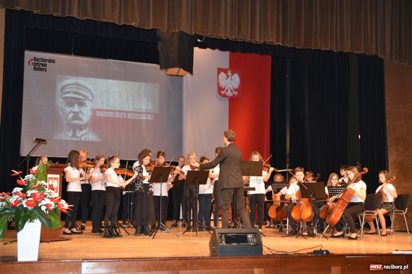 Zdjęcie w galerii na portalu naszraciborz.pl: Uroczysty apel z okazji Narodowego Święta Niepodległości i Dnia Służby Cywilnej wiadomości z regionu