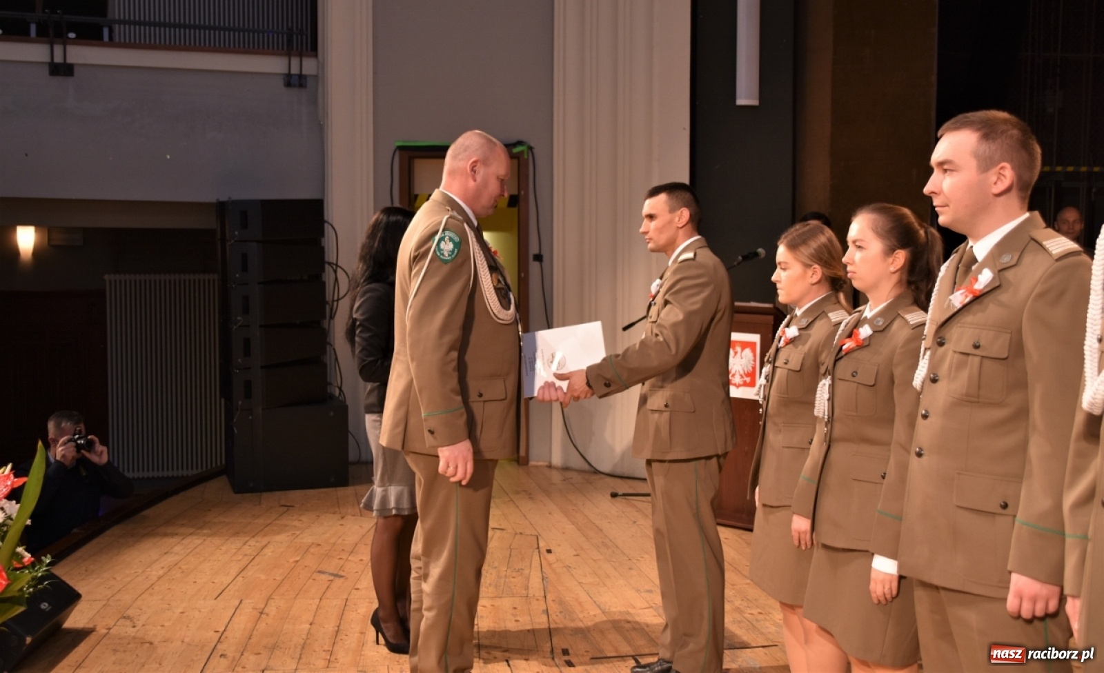 Zdjęcie w galerii na portalu naszraciborz.pl: Uroczysty apel z okazji Narodowego Święta Niepodległości i Dnia Służby Cywilnej wiadomości z regionu