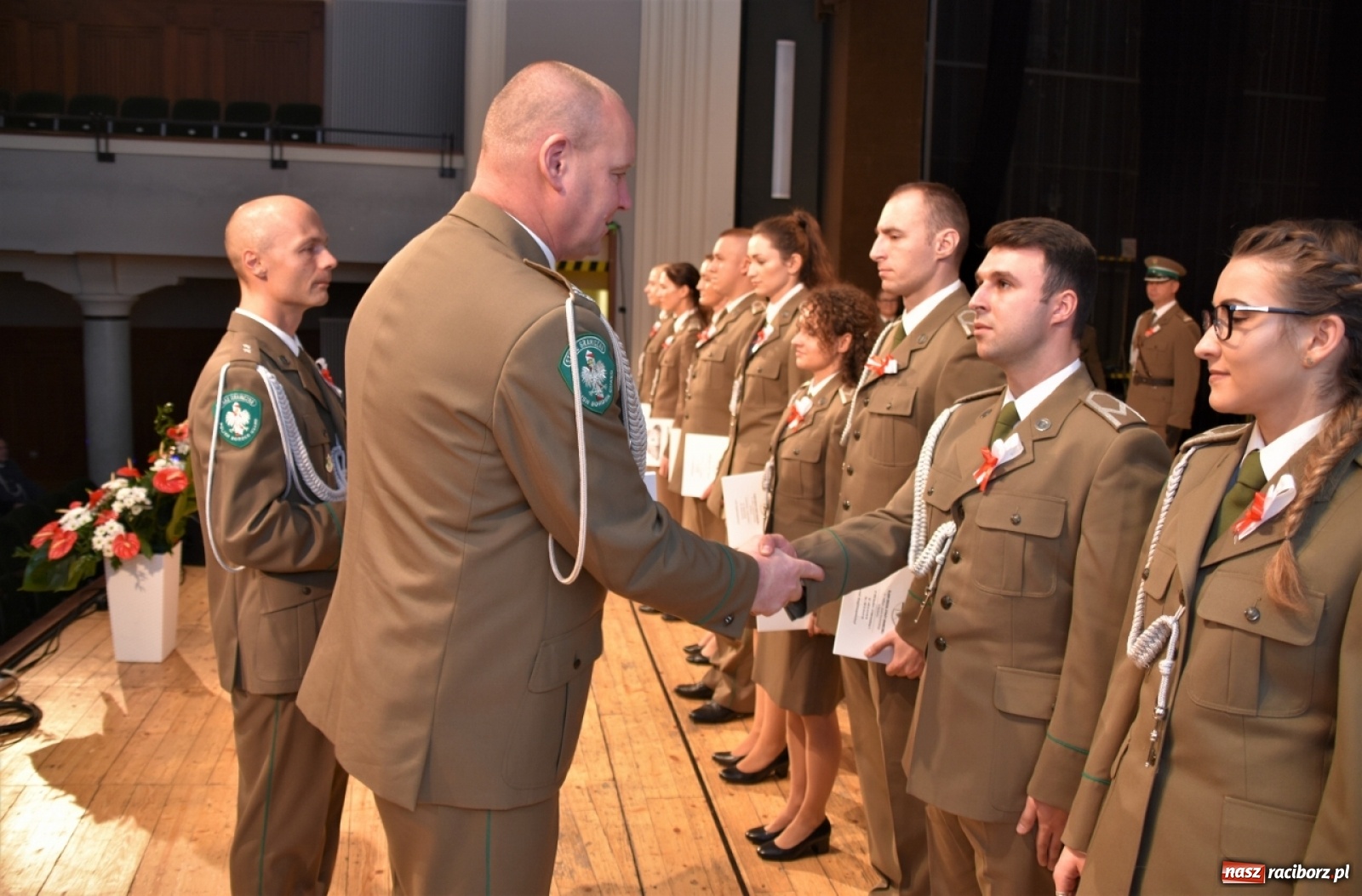 Zdjęcie w galerii na portalu naszraciborz.pl: Uroczysty apel z okazji Narodowego Święta Niepodległości i Dnia Służby Cywilnej wiadomości z regionu