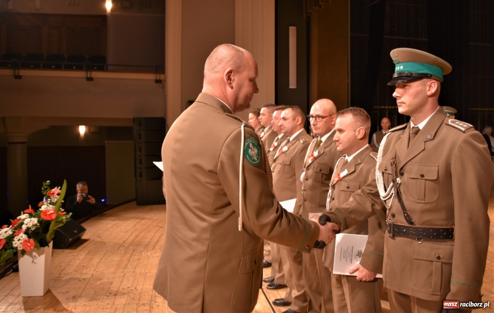 Zdjęcie w galerii na portalu naszraciborz.pl: Uroczysty apel z okazji Narodowego Święta Niepodległości i Dnia Służby Cywilnej wiadomości z regionu