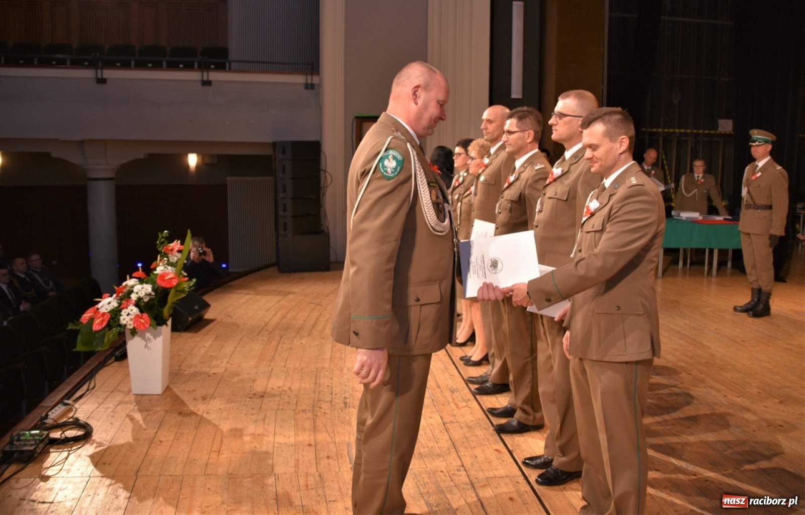 Zdjęcie w galerii na portalu naszraciborz.pl: Uroczysty apel z okazji Narodowego Święta Niepodległości i Dnia Służby Cywilnej wiadomości z regionu