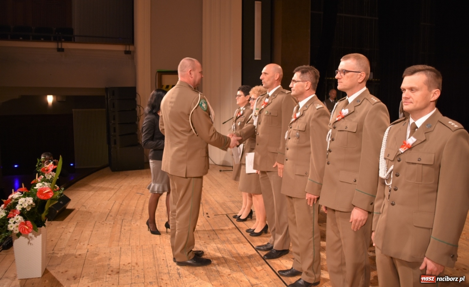 Zdjęcie w galerii na portalu naszraciborz.pl: Uroczysty apel z okazji Narodowego Święta Niepodległości i Dnia Służby Cywilnej wiadomości z regionu