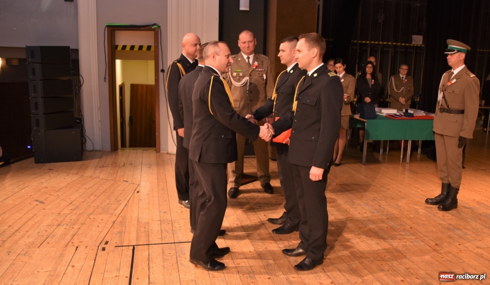 Zdjęcie w galerii na portalu naszraciborz.pl: Uroczysty apel z okazji Narodowego Święta Niepodległości i Dnia Służby Cywilnej wiadomości z regionu