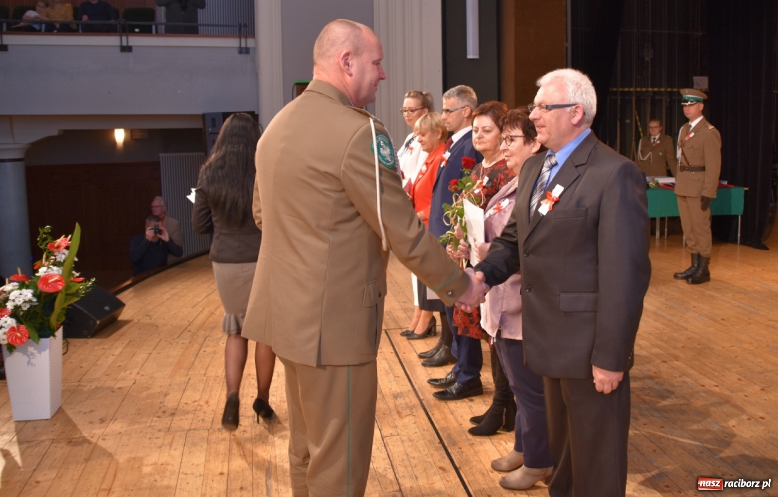 Zdjęcie w galerii na portalu naszraciborz.pl: Uroczysty apel z okazji Narodowego Święta Niepodległości i Dnia Służby Cywilnej wiadomości z regionu