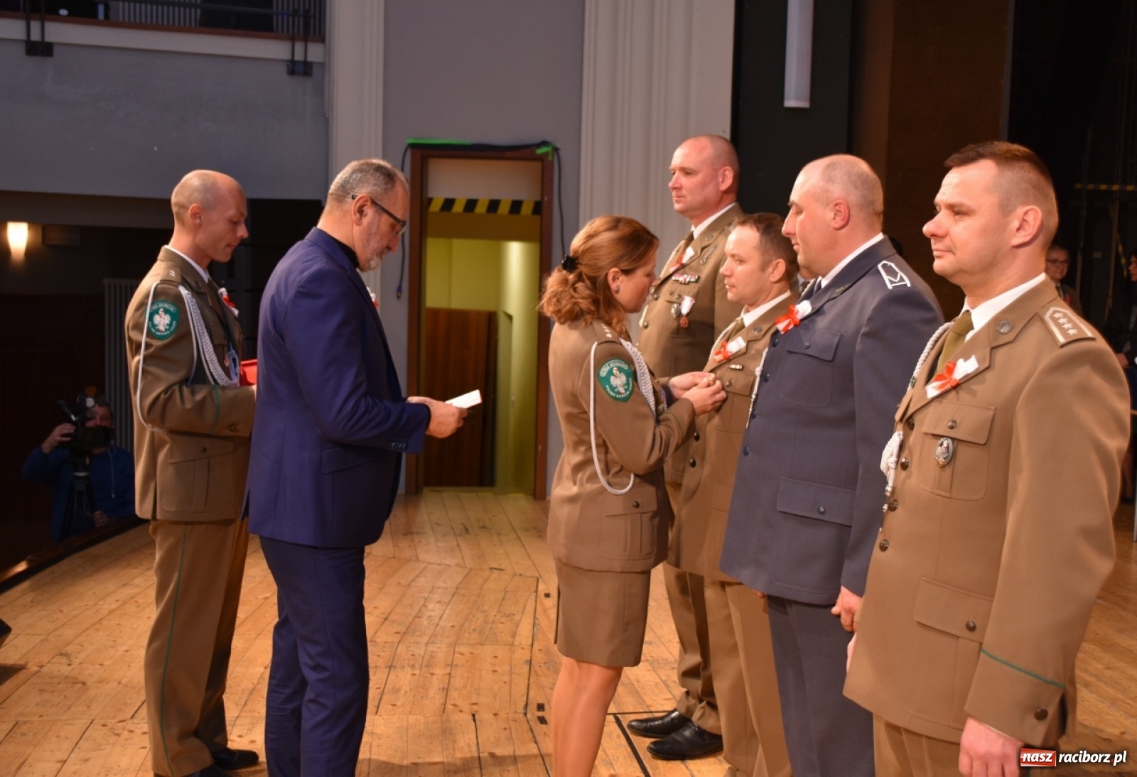 Zdjęcie w galerii na portalu naszraciborz.pl: Uroczysty apel z okazji Narodowego Święta Niepodległości i Dnia Służby Cywilnej wiadomości z regionu