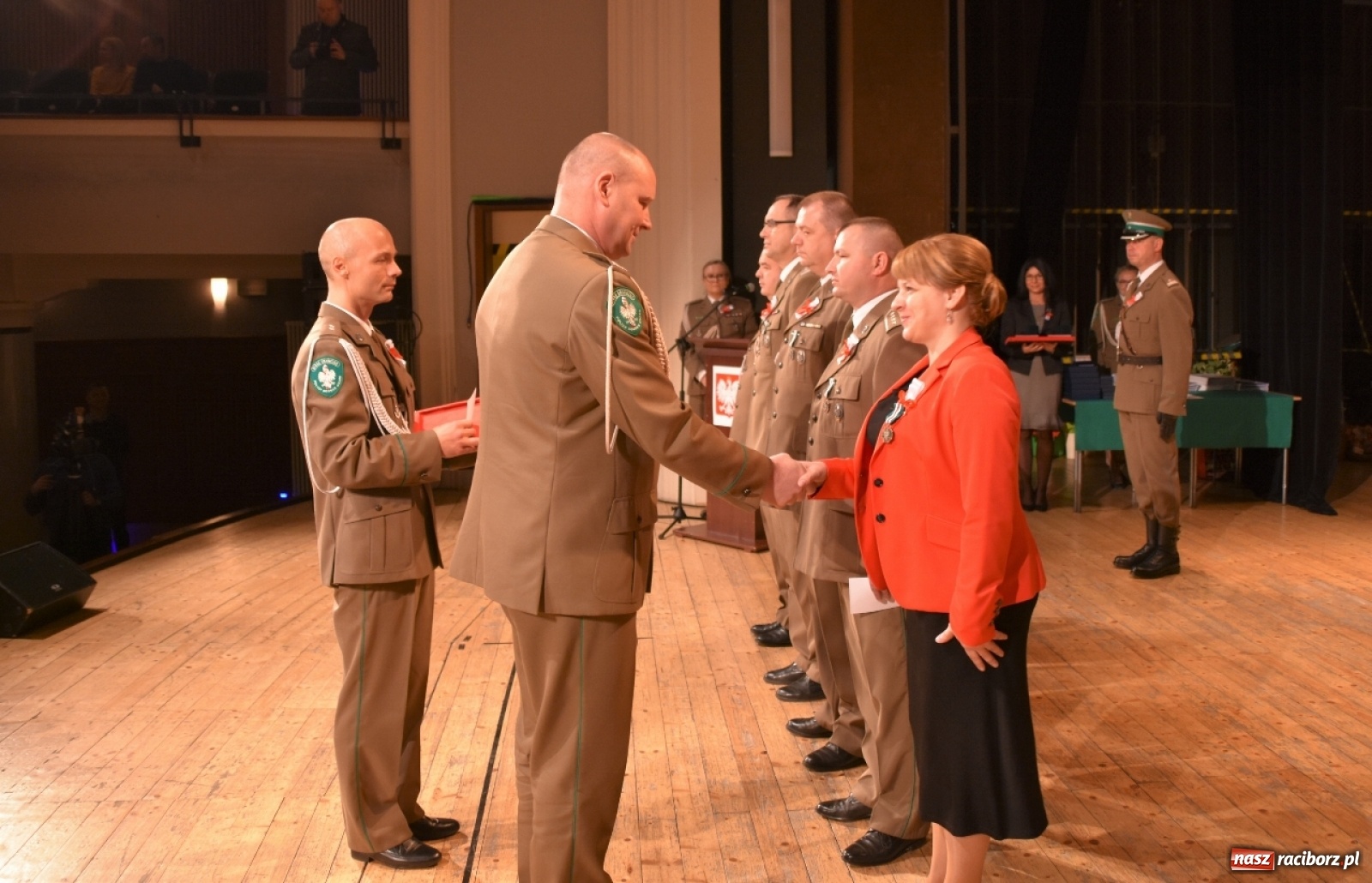 Zdjęcie w galerii na portalu naszraciborz.pl: Uroczysty apel z okazji Narodowego Święta Niepodległości i Dnia Służby Cywilnej wiadomości z regionu