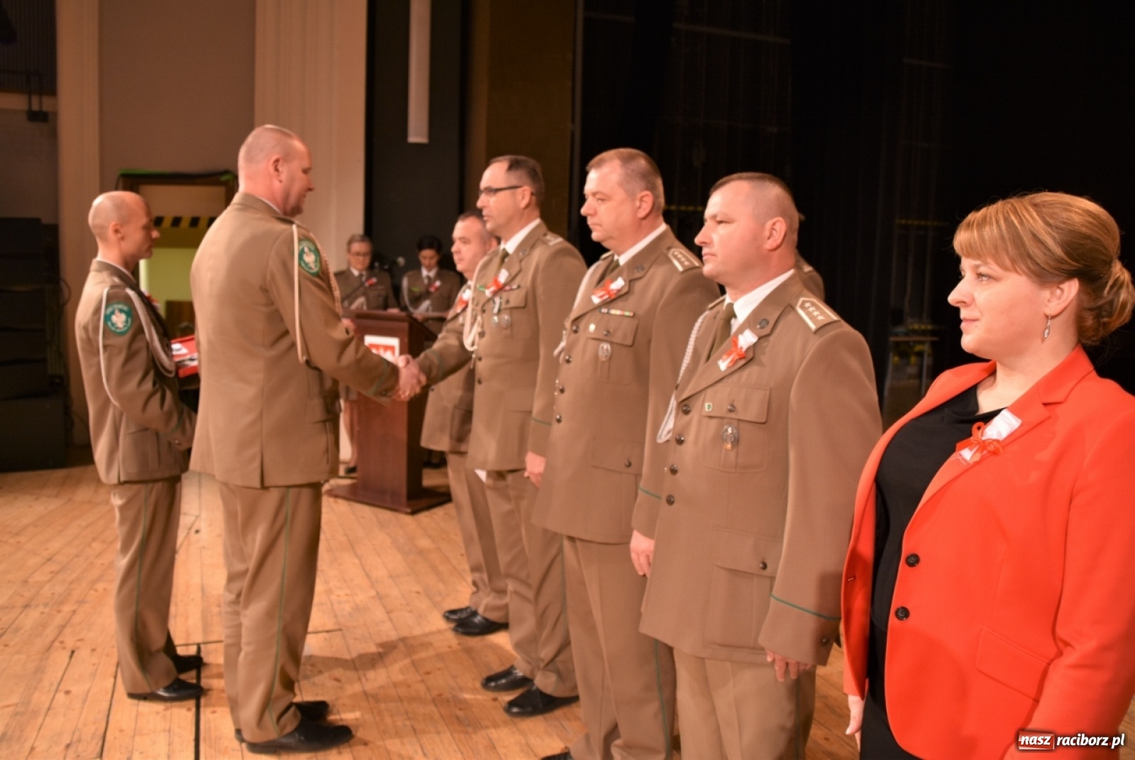 Zdjęcie w galerii na portalu naszraciborz.pl: Uroczysty apel z okazji Narodowego Święta Niepodległości i Dnia Służby Cywilnej wiadomości z regionu