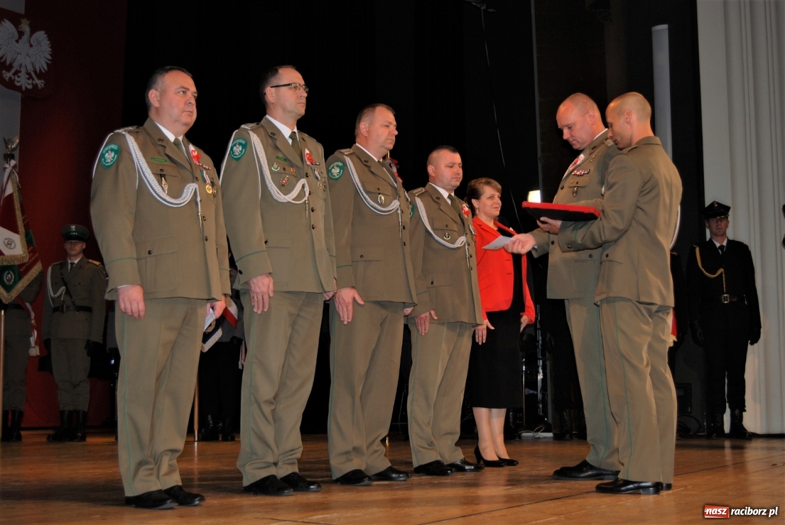Zdjęcie w galerii na portalu naszraciborz.pl: Uroczysty apel z okazji Narodowego Święta Niepodległości i Dnia Służby Cywilnej wiadomości z regionu