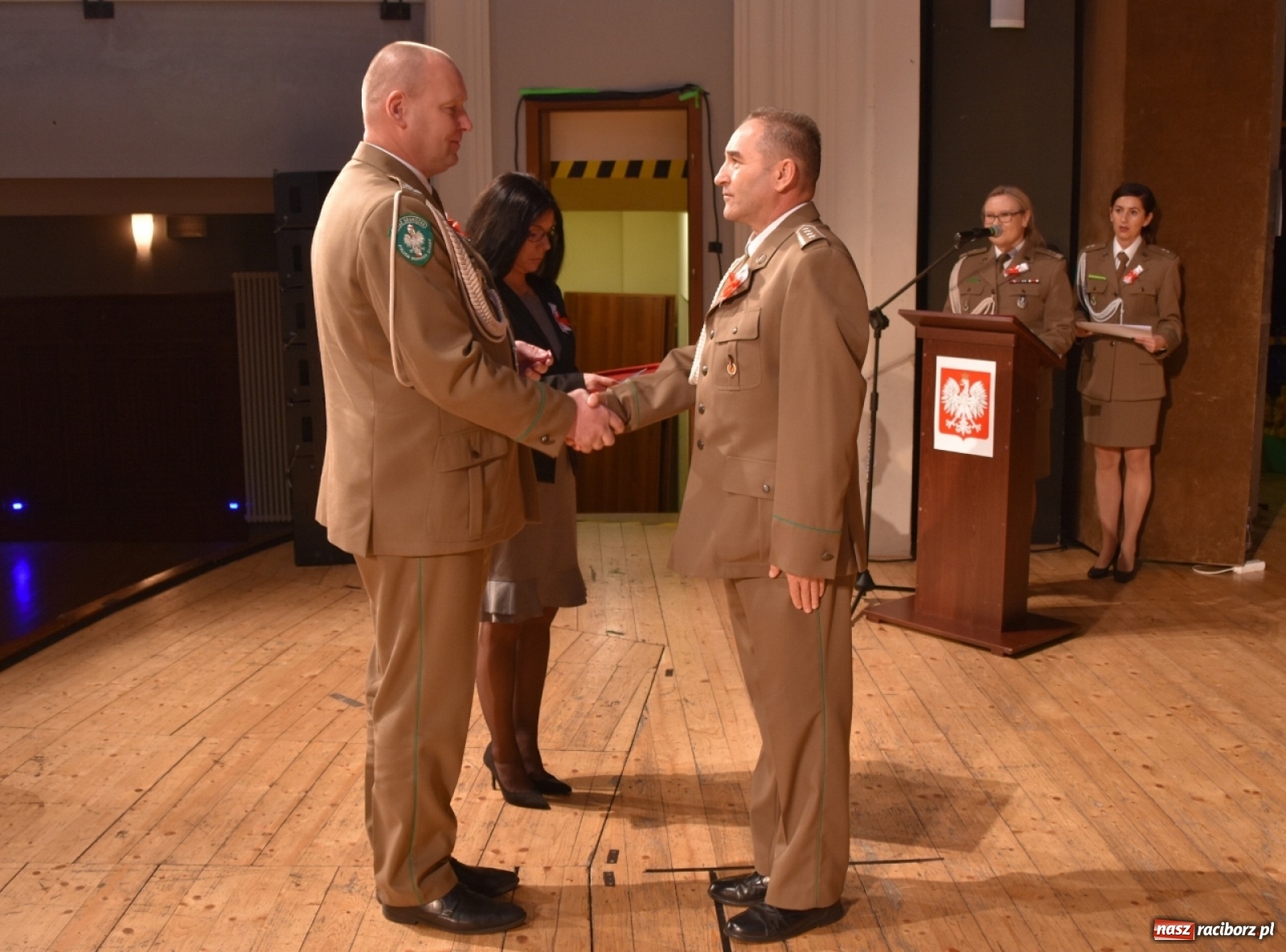 Zdjęcie w galerii na portalu naszraciborz.pl: Uroczysty apel z okazji Narodowego Święta Niepodległości i Dnia Służby Cywilnej wiadomości z regionu