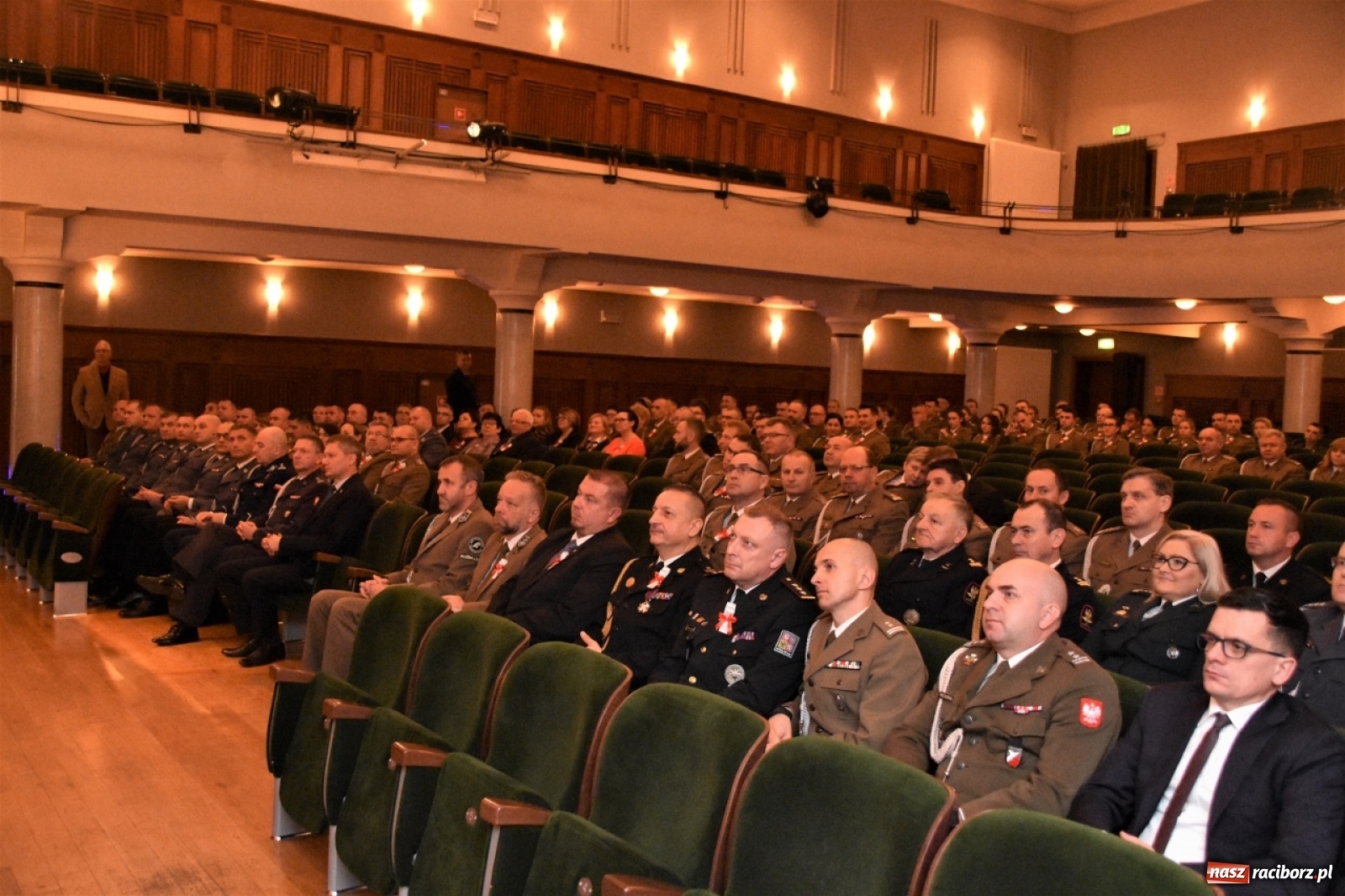Zdjęcie w galerii na portalu naszraciborz.pl: Uroczysty apel z okazji Narodowego Święta Niepodległości i Dnia Służby Cywilnej wiadomości z regionu