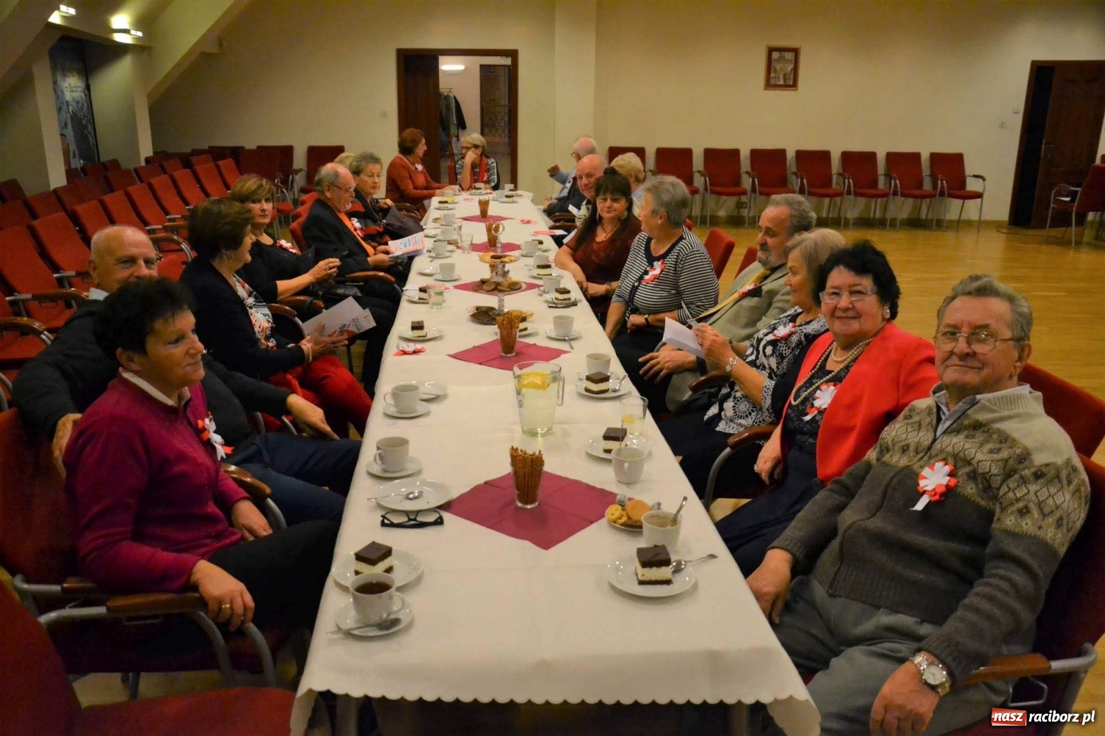 Zdjęcie w galerii na portalu naszraciborz.pl: Zatańcz z seniorem. Potańcówka na zamku za nami wiadomości z regionu