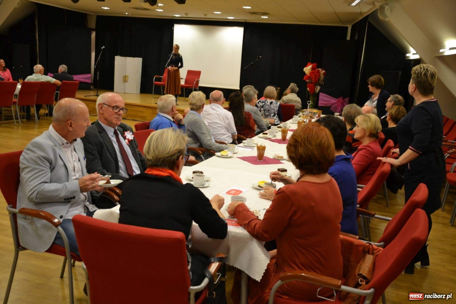 Zdjęcie w galerii na portalu naszraciborz.pl: Zatańcz z seniorem. Potańcówka na zamku za nami wiadomości z regionu