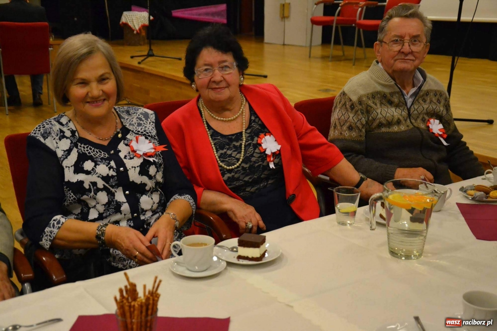 Zdjęcie w galerii na portalu naszraciborz.pl: Zatańcz z seniorem. Potańcówka na zamku za nami wiadomości z regionu