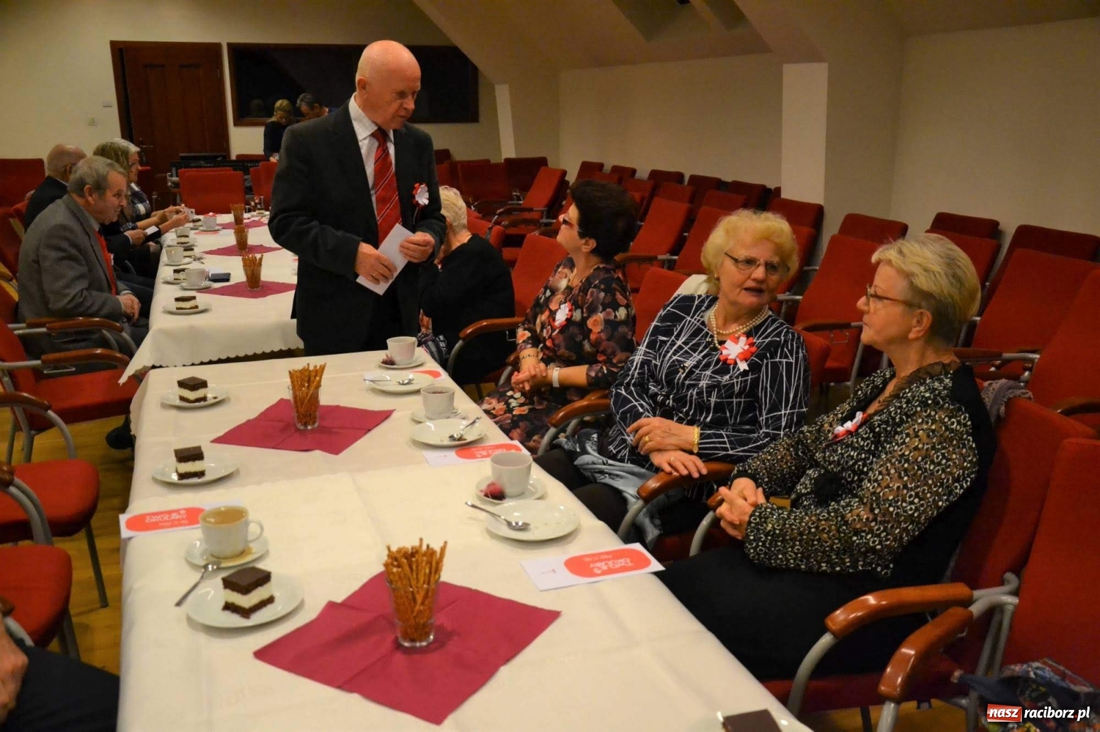 Zdjęcie w galerii na portalu naszraciborz.pl: Zatańcz z seniorem. Potańcówka na zamku za nami wiadomości z regionu