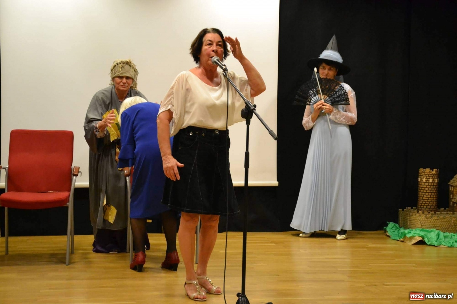 Zdjęcie w galerii na portalu naszraciborz.pl: Zatańcz z seniorem. Potańcówka na zamku za nami wiadomości z regionu