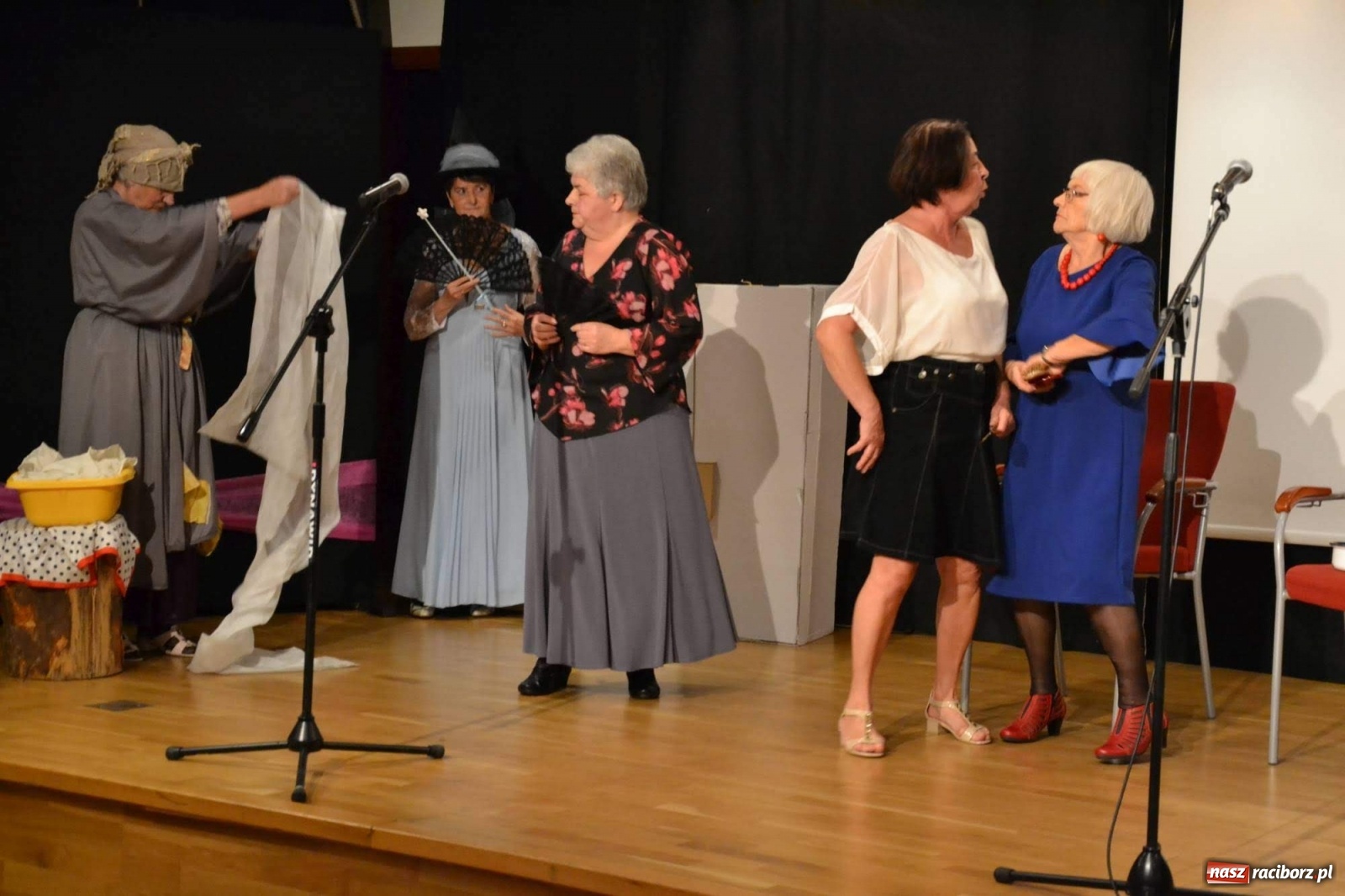 Zdjęcie w galerii na portalu naszraciborz.pl: Zatańcz z seniorem. Potańcówka na zamku za nami wiadomości z regionu