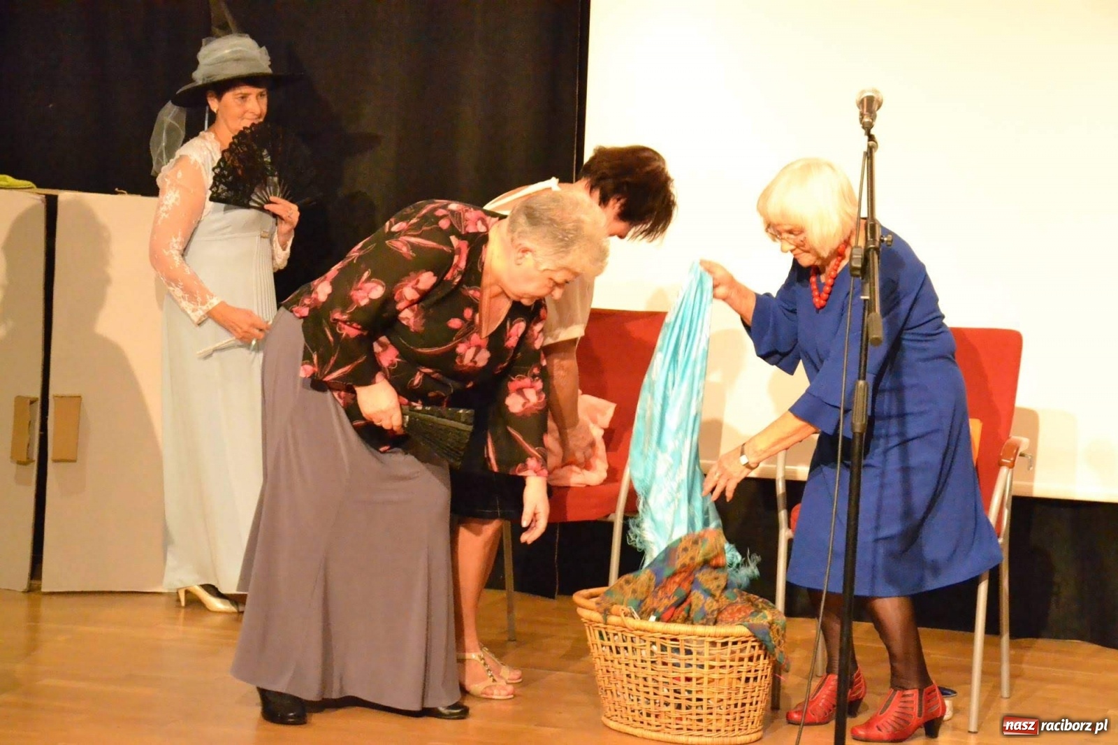 Zdjęcie w galerii na portalu naszraciborz.pl: Zatańcz z seniorem. Potańcówka na zamku za nami wiadomości z regionu