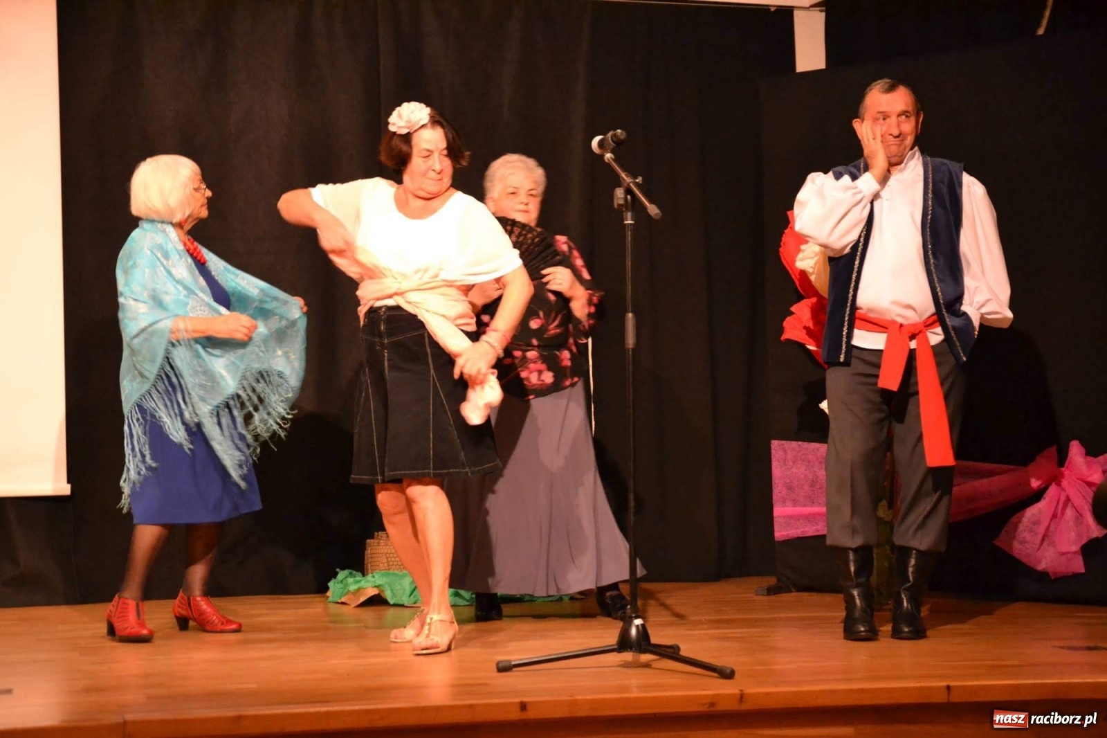 Zdjęcie w galerii na portalu naszraciborz.pl: Zatańcz z seniorem. Potańcówka na zamku za nami wiadomości z regionu