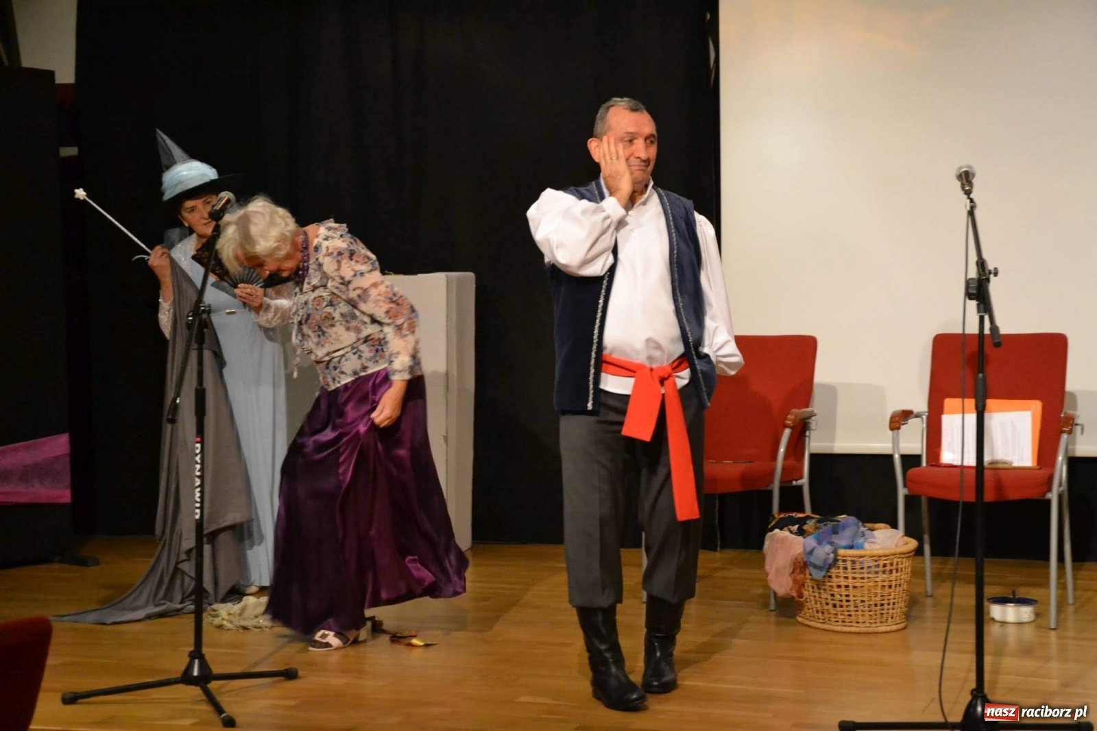 Zdjęcie w galerii na portalu naszraciborz.pl: Zatańcz z seniorem. Potańcówka na zamku za nami wiadomości z regionu