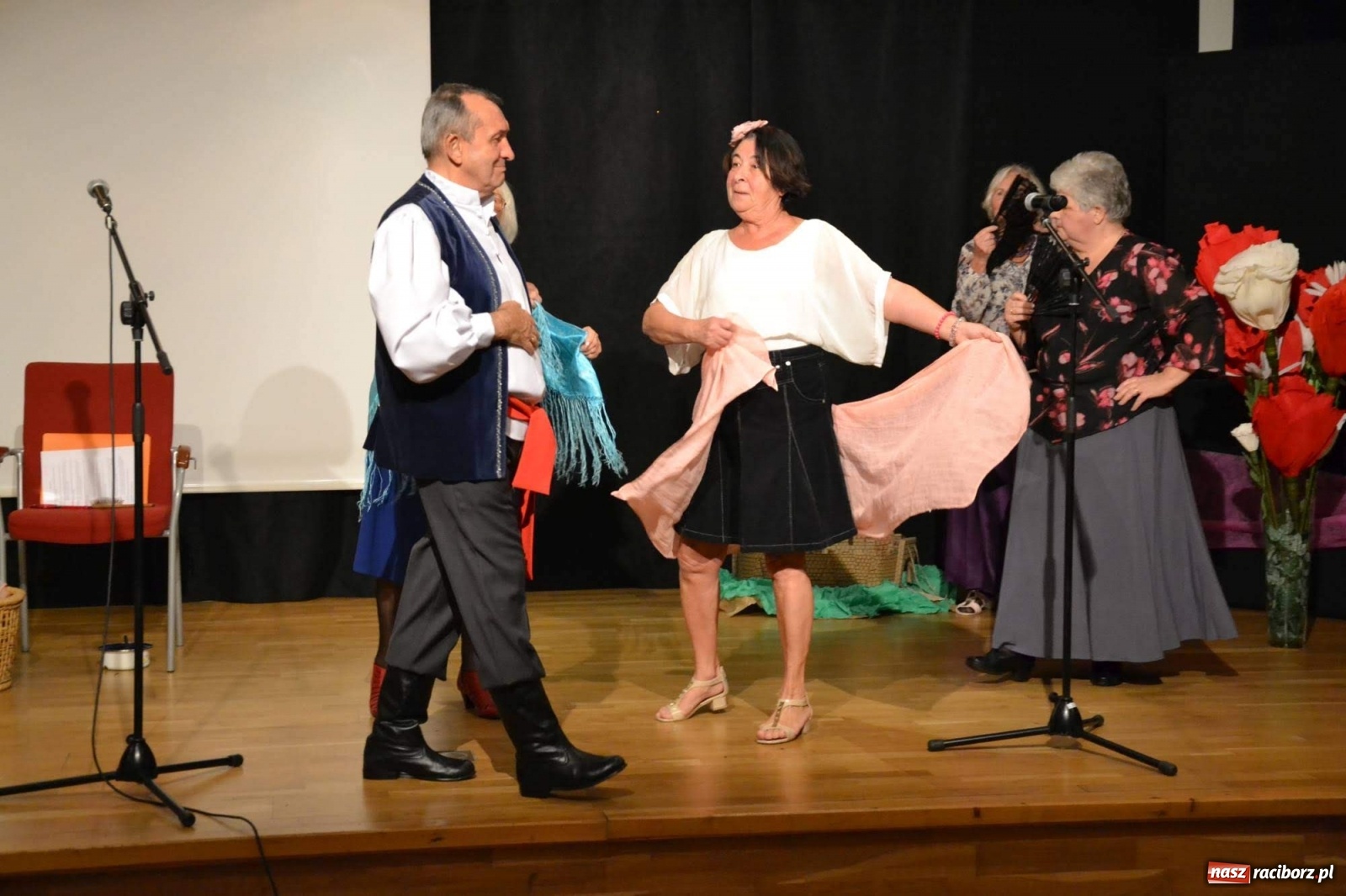 Zdjęcie w galerii na portalu naszraciborz.pl: Zatańcz z seniorem. Potańcówka na zamku za nami wiadomości z regionu