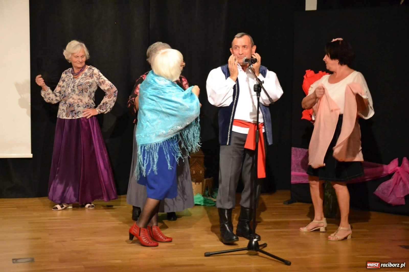 Zdjęcie w galerii na portalu naszraciborz.pl: Zatańcz z seniorem. Potańcówka na zamku za nami wiadomości z regionu