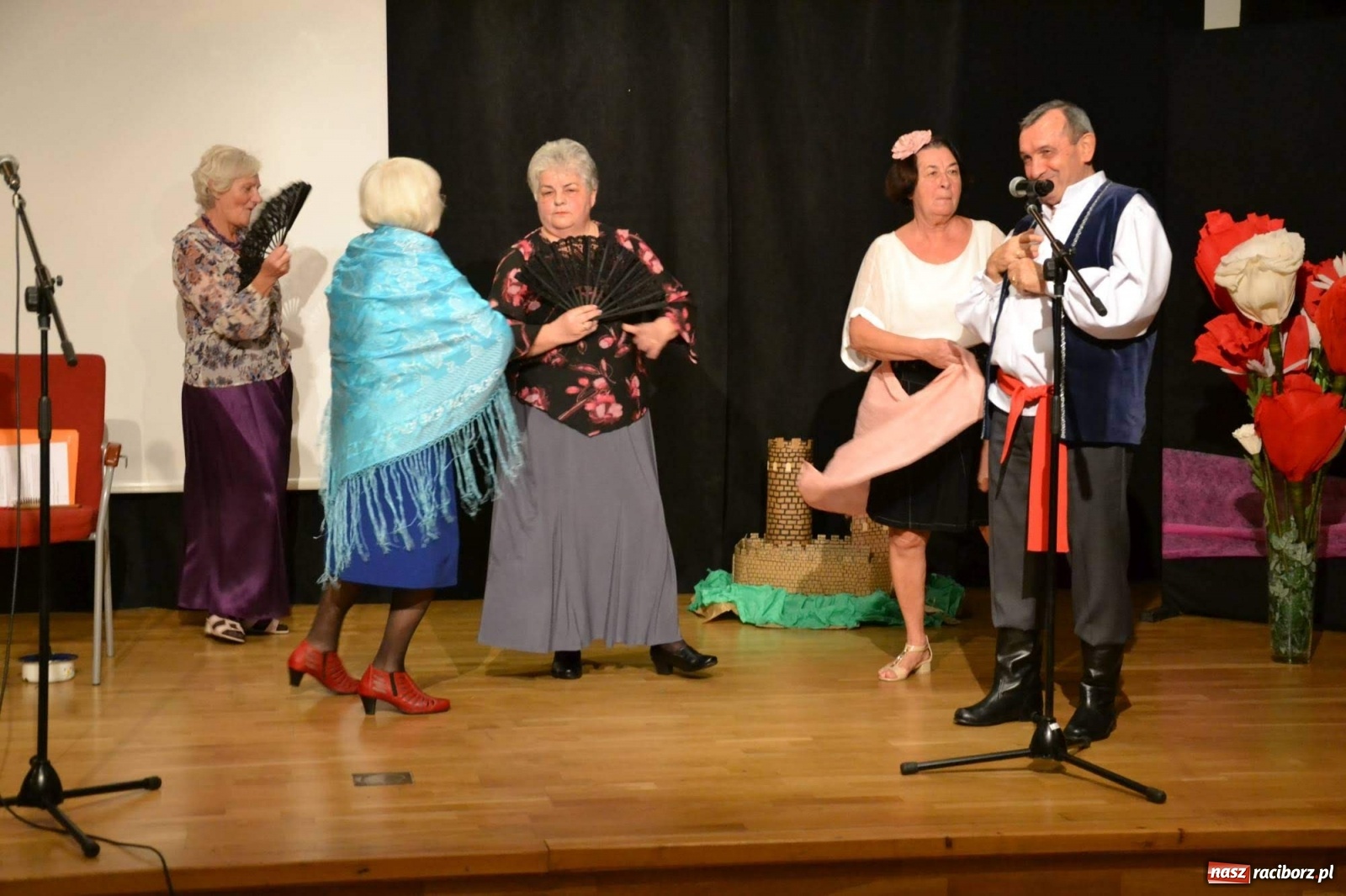 Zdjęcie w galerii na portalu naszraciborz.pl: Zatańcz z seniorem. Potańcówka na zamku za nami wiadomości z regionu