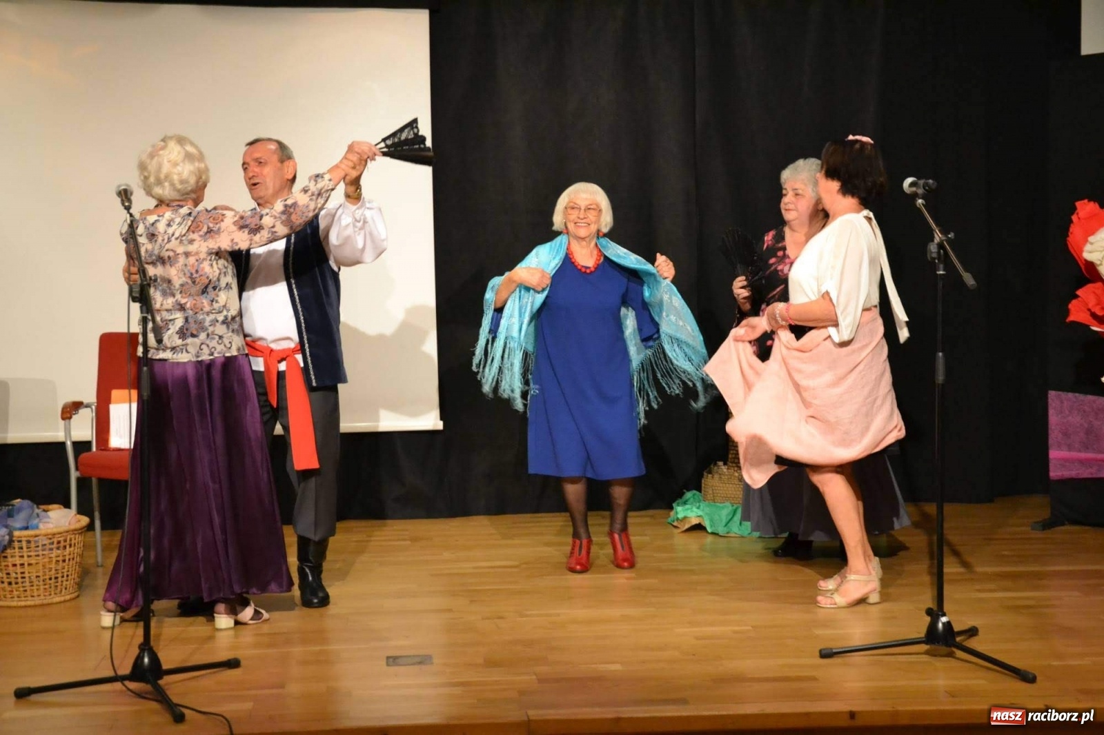 Zdjęcie w galerii na portalu naszraciborz.pl: Zatańcz z seniorem. Potańcówka na zamku za nami wiadomości z regionu