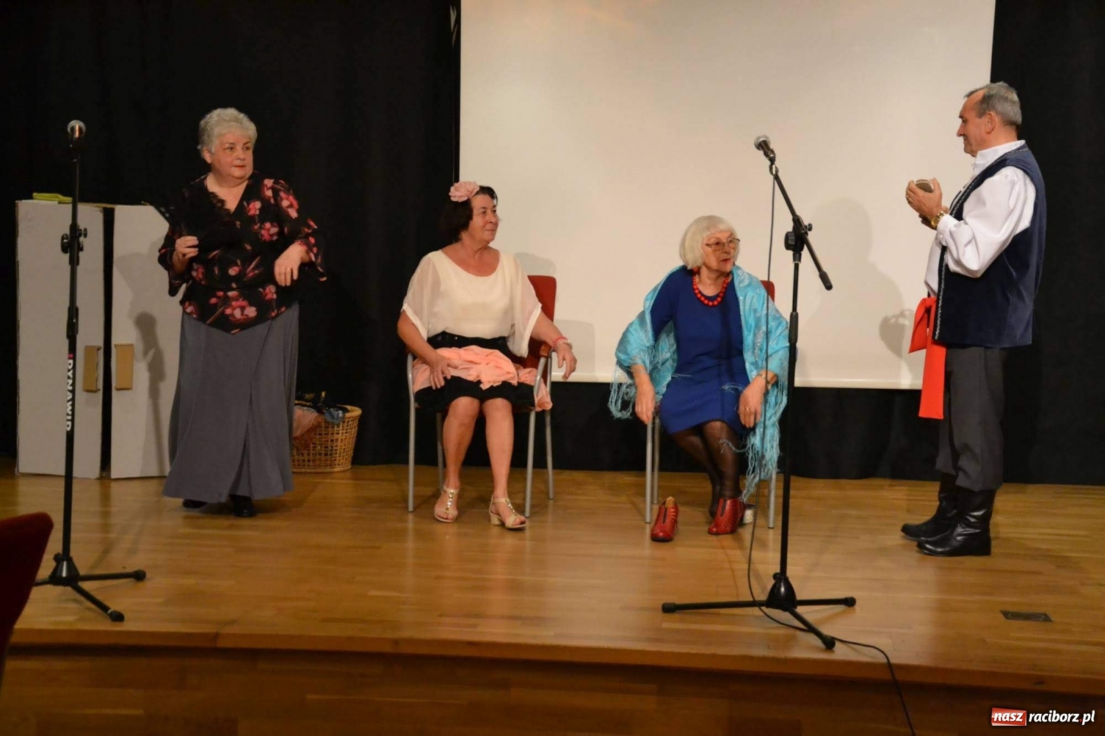 Zdjęcie w galerii na portalu naszraciborz.pl: Zatańcz z seniorem. Potańcówka na zamku za nami wiadomości z regionu