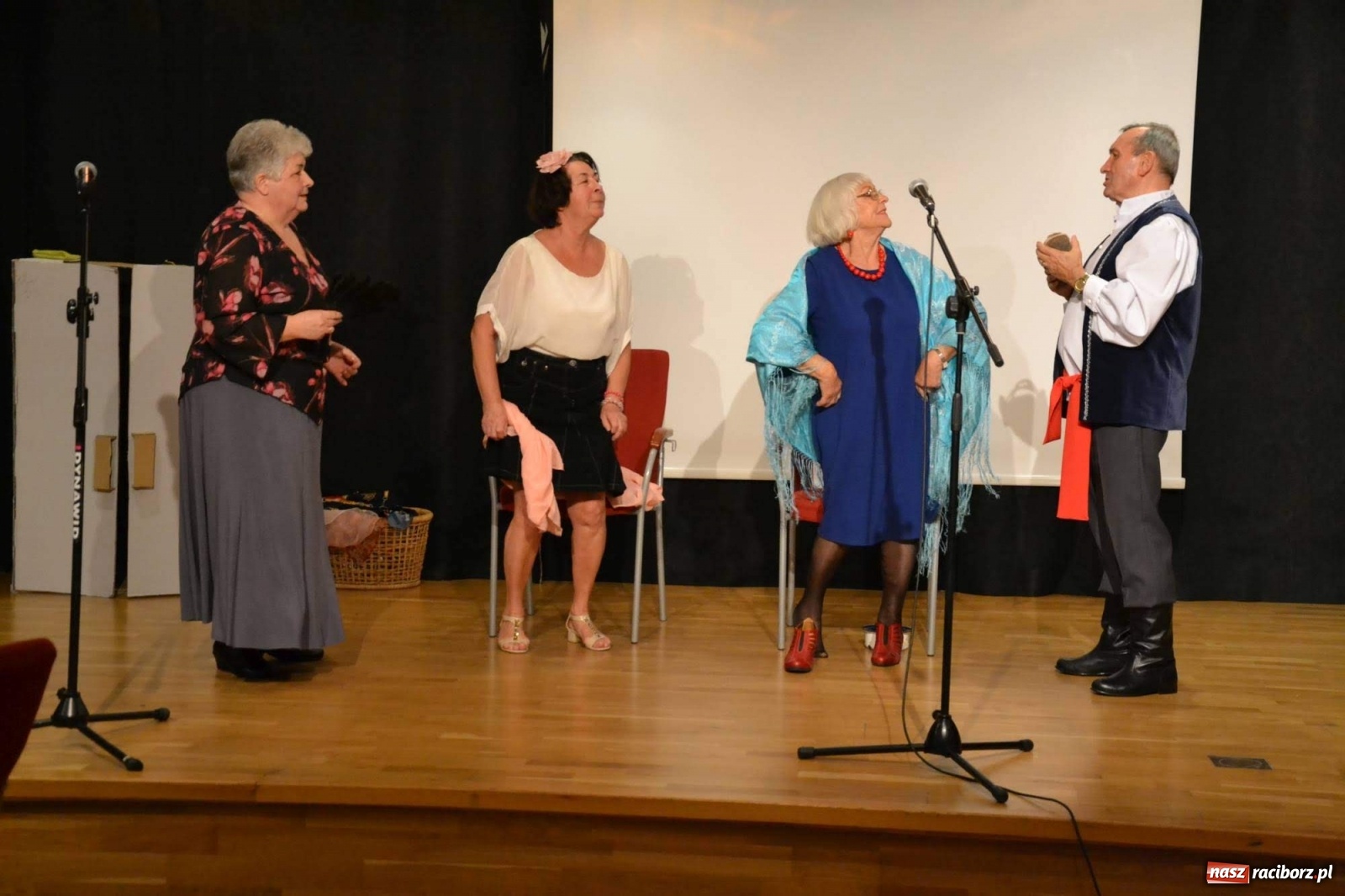 Zdjęcie w galerii na portalu naszraciborz.pl: Zatańcz z seniorem. Potańcówka na zamku za nami wiadomości z regionu