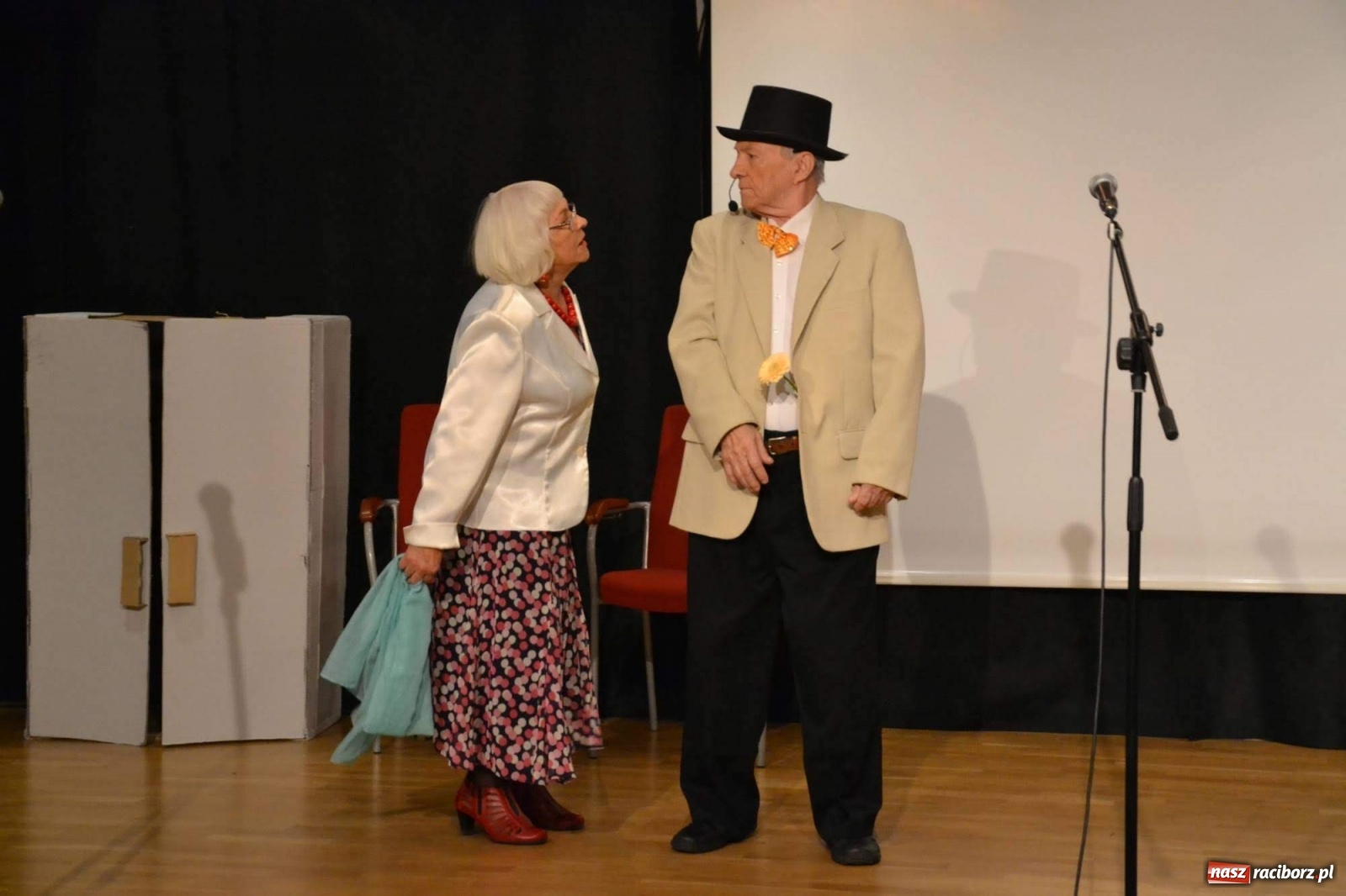 Zdjęcie w galerii na portalu naszraciborz.pl: Zatańcz z seniorem. Potańcówka na zamku za nami wiadomości z regionu