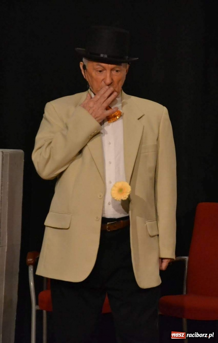 Zdjęcie w galerii na portalu naszraciborz.pl: Zatańcz z seniorem. Potańcówka na zamku za nami wiadomości z regionu