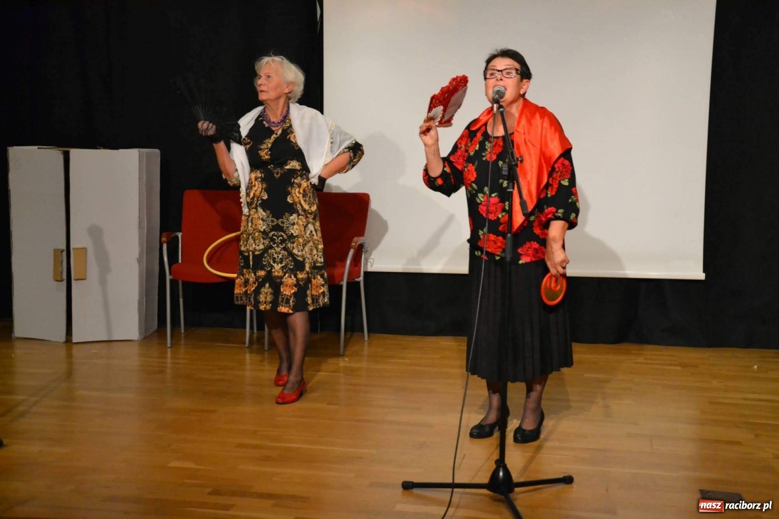 Zdjęcie w galerii na portalu naszraciborz.pl: Zatańcz z seniorem. Potańcówka na zamku za nami wiadomości z regionu