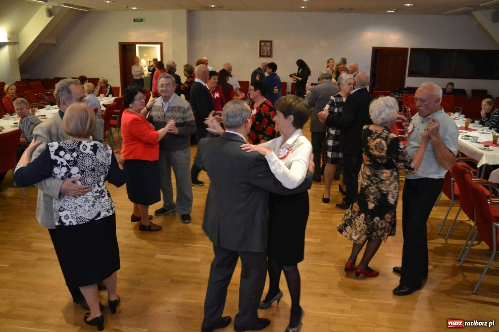 Zdjęcie w galerii na portalu naszraciborz.pl: Zatańcz z seniorem. Potańcówka na zamku za nami wiadomości z regionu