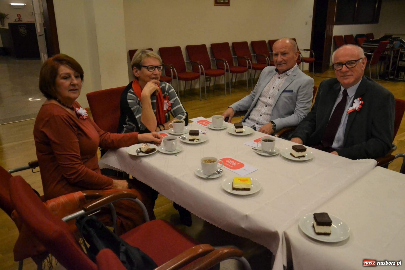 Zdjęcie w galerii na portalu naszraciborz.pl: Zatańcz z seniorem. Potańcówka na zamku za nami wiadomości z regionu