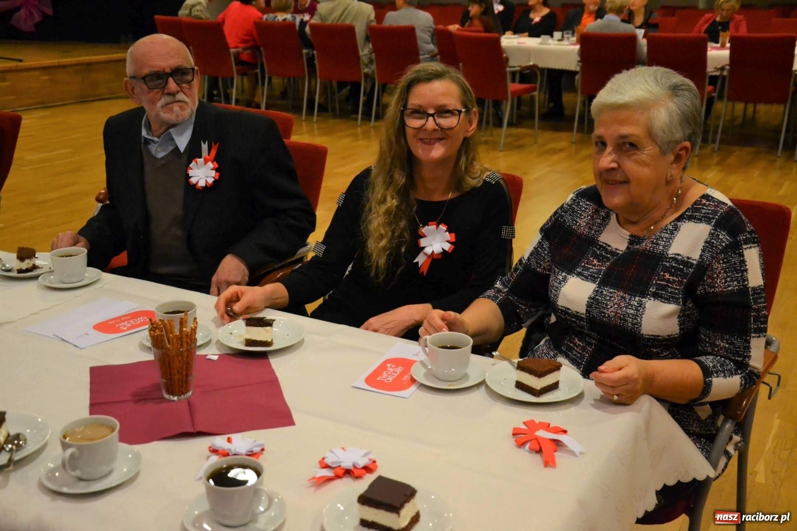 Zdjęcie w galerii na portalu naszraciborz.pl: Zatańcz z seniorem. Potańcówka na zamku za nami wiadomości z regionu