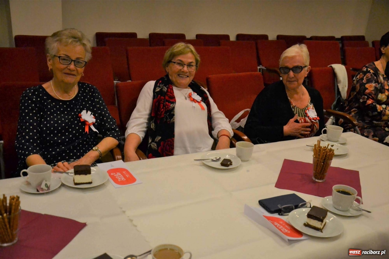 Zdjęcie w galerii na portalu naszraciborz.pl: Zatańcz z seniorem. Potańcówka na zamku za nami wiadomości z regionu