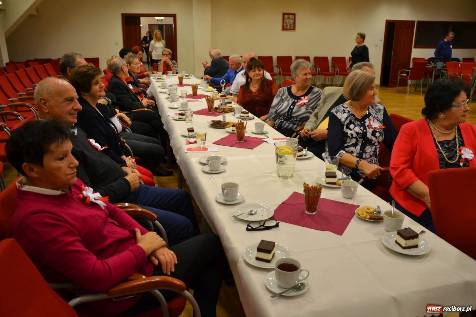 Zdjęcie w galerii na portalu naszraciborz.pl: Zatańcz z seniorem. Potańcówka na zamku za nami wiadomości z regionu