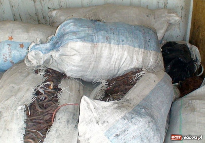 Zdjęcie w galerii na portalu naszraciborz.pl: Śmieci z Rumunii zatrzymane w Chałupkach wiadomości z regionu