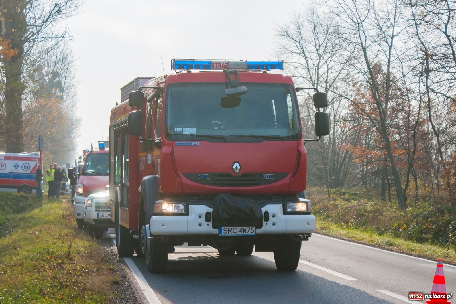 Zdjęcie w galerii na portalu naszraciborz.pl: Trzy pojazdy zderzyły się na DW 919 Racibórz-Babice [FOTO] wiadomości z regionu