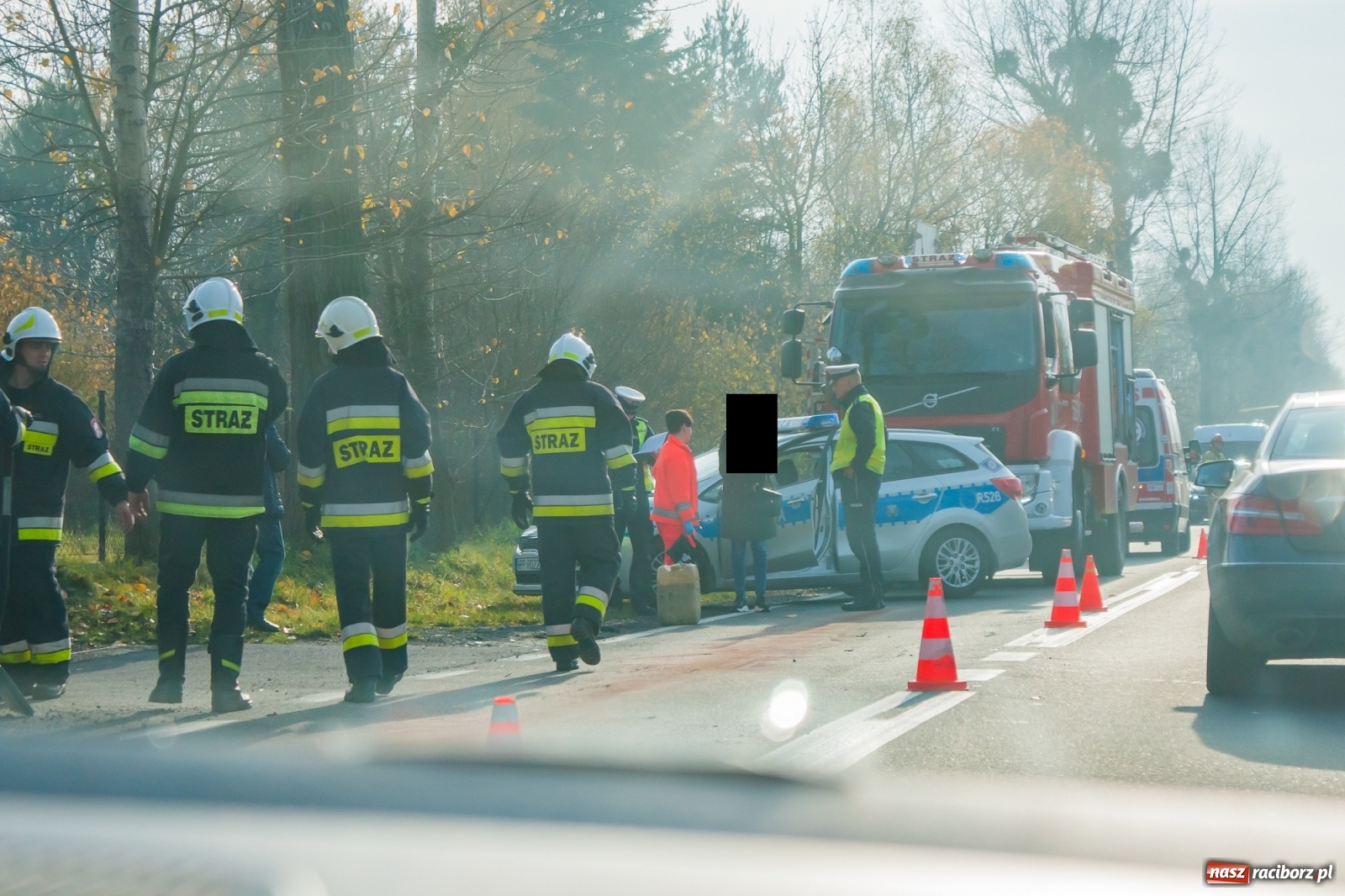 Zdjęcie w galerii na portalu naszraciborz.pl: Trzy pojazdy zderzyły się na DW 919 Racibórz-Babice [FOTO] wiadomości z regionu