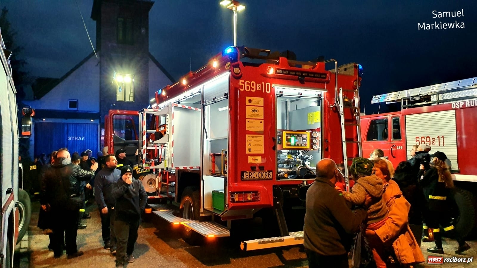 Zdjęcie w galerii na portalu naszraciborz.pl: W rudzkiej remizie zaparkowało nowiutkie strażackie volvo  wiadomości z regionu