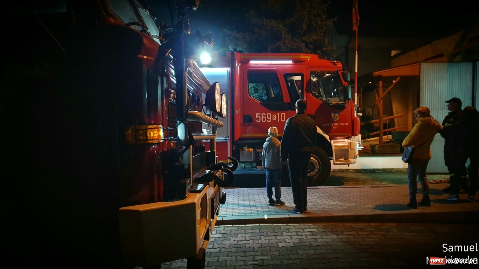 Zdjęcie w galerii na portalu naszraciborz.pl: W rudzkiej remizie zaparkowało nowiutkie strażackie volvo  wiadomości z regionu