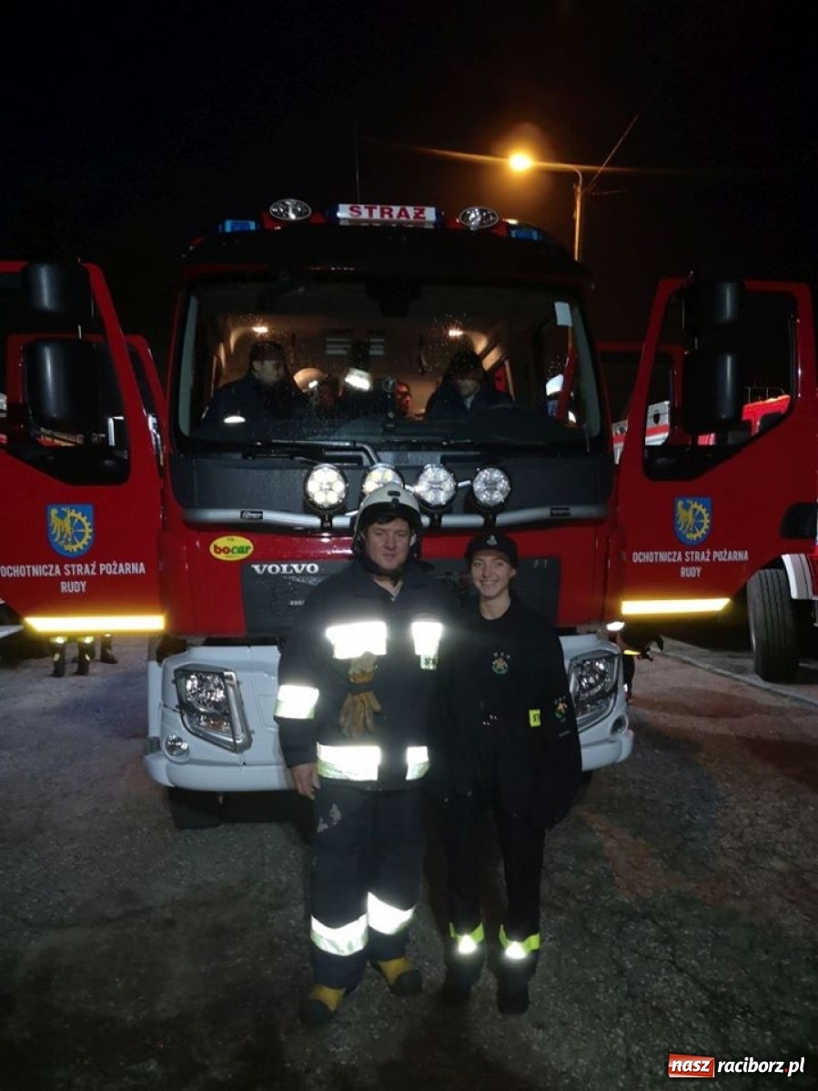Zdjęcie w galerii na portalu naszraciborz.pl: W rudzkiej remizie zaparkowało nowiutkie strażackie volvo  wiadomości z regionu
