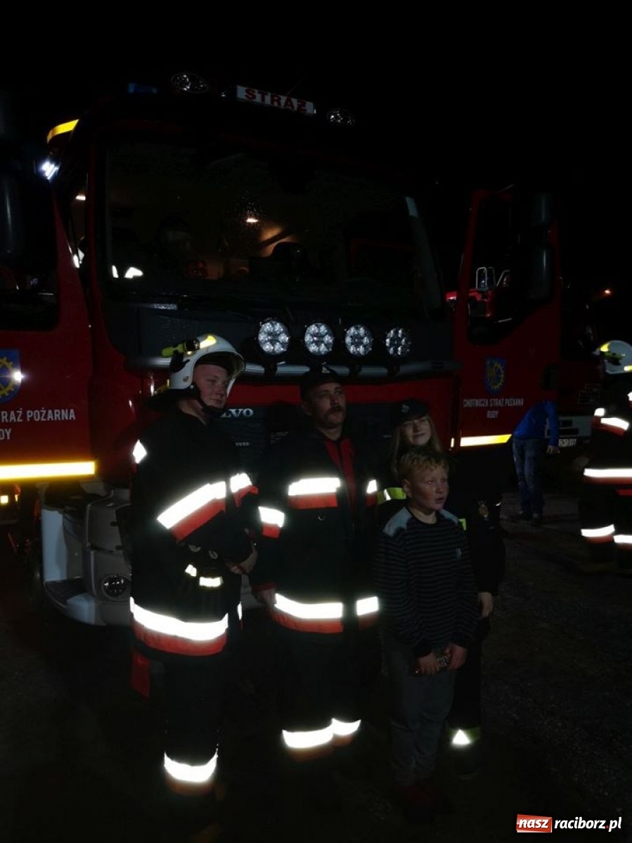 Zdjęcie w galerii na portalu naszraciborz.pl: W rudzkiej remizie zaparkowało nowiutkie strażackie volvo  wiadomości z regionu