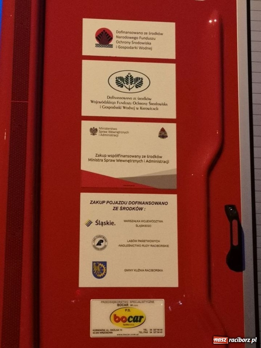 Zdjęcie w galerii na portalu naszraciborz.pl: W rudzkiej remizie zaparkowało nowiutkie strażackie volvo  wiadomości z regionu