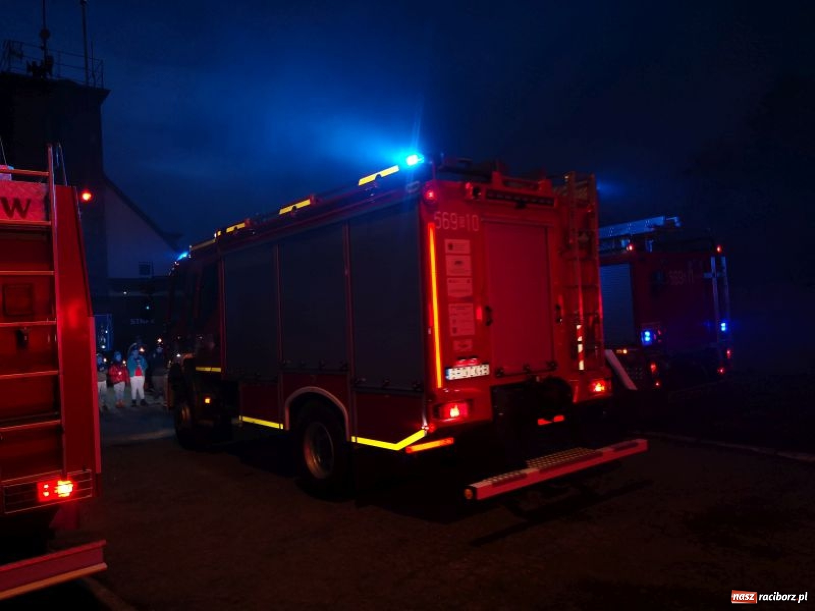 Zdjęcie w galerii na portalu naszraciborz.pl: W rudzkiej remizie zaparkowało nowiutkie strażackie volvo  wiadomości z regionu